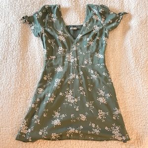 Abercrombie Tie Sleeve Mini Dress (size M) green floral (like new!)